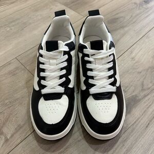 Black and White Women’s Sneakers